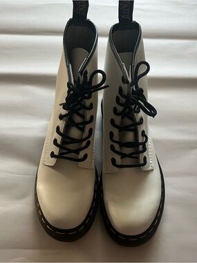 Dr. Martens 1460 White Lace-Up Boots | Women’s Size 8 | Classic Docs